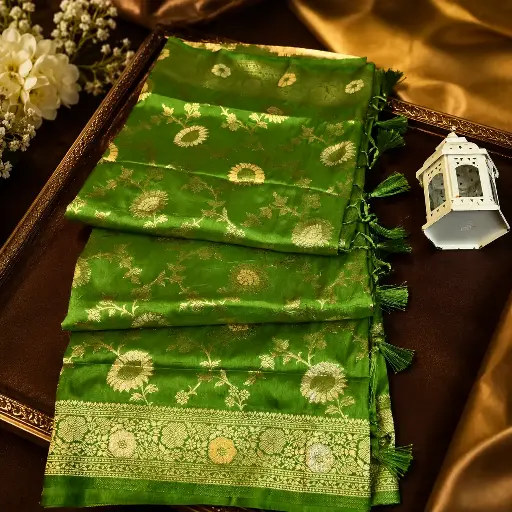 [05609001JJ40E8] Elegant Emerald Green Banarasi Silk Saree with Gold Floral Zari Weave & Tassel Pallu