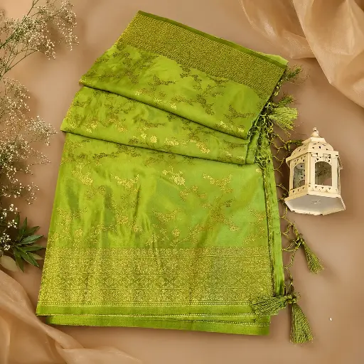[64509001FC19D4] Elegant Parrot Green Banarasi Silk Saree with Gold Floral Zari Weave & Rich Traditional Tassel Pallu