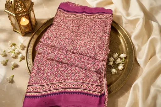 [83112001EG03E3] Magenta Bandhani Geometric Print Silk Blend Festive Saree