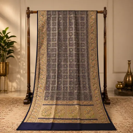[74809001FQ26E0] Navy Blue Traditional Motif Saree with Gold-Tone Floral Border and Decorative Pallu